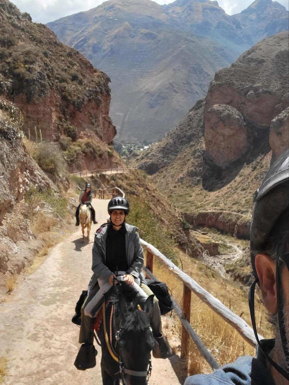 Alessandra horsebackriding to Maras