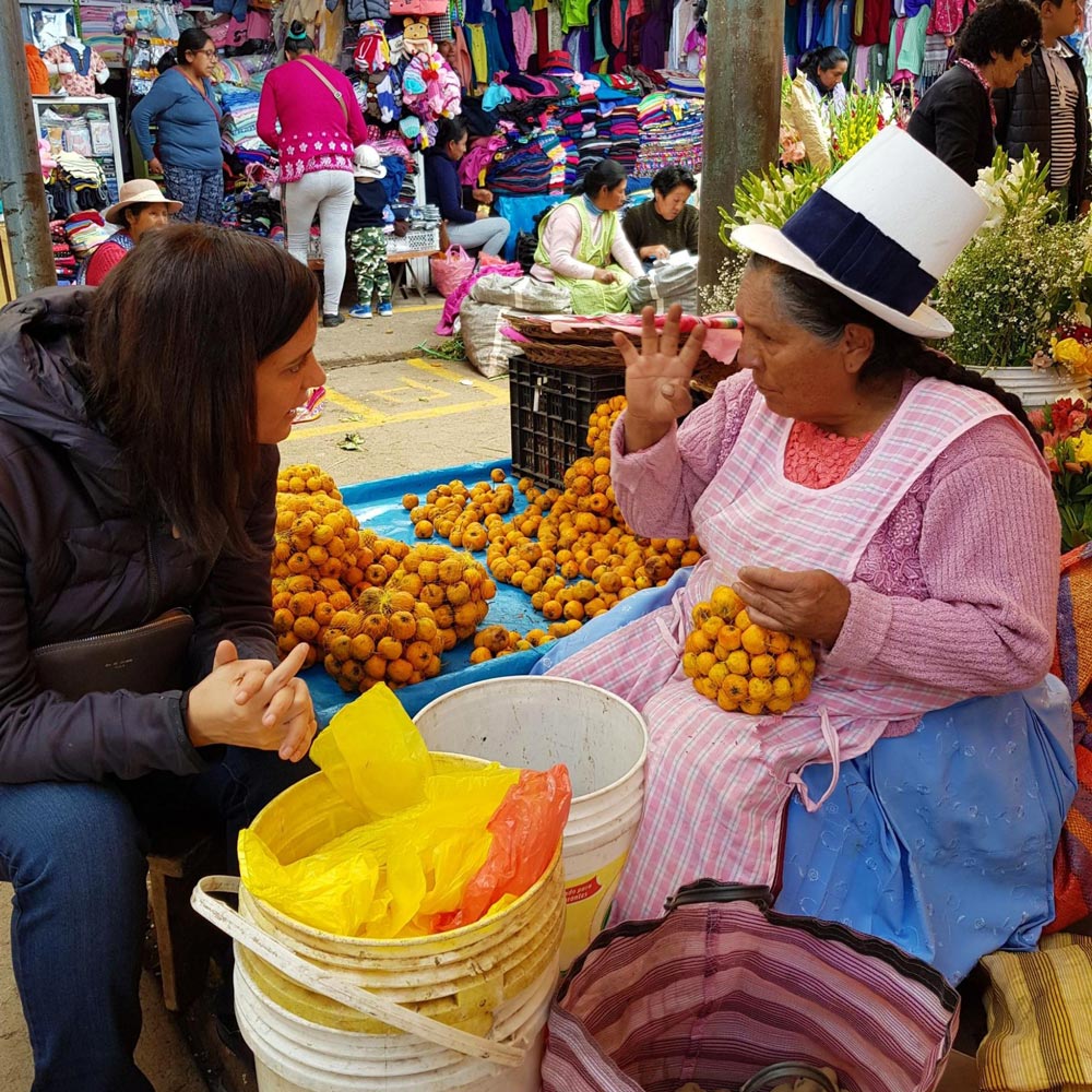 Alessandra speaking Quechua to a Mamita in Calca market